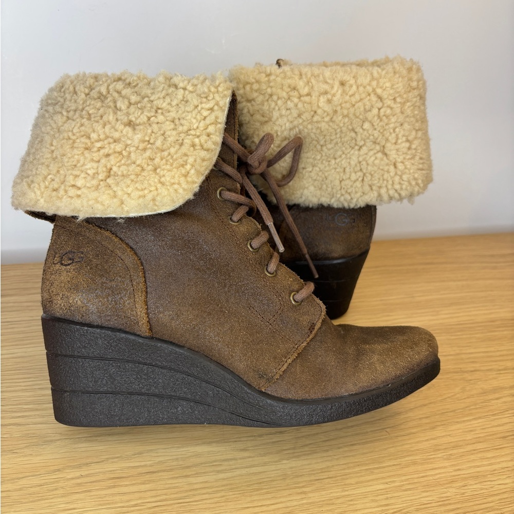 UGG Brown Suede Shearling Fold Over Lace Up Wedge Ankle Boots Womens 8 1008146